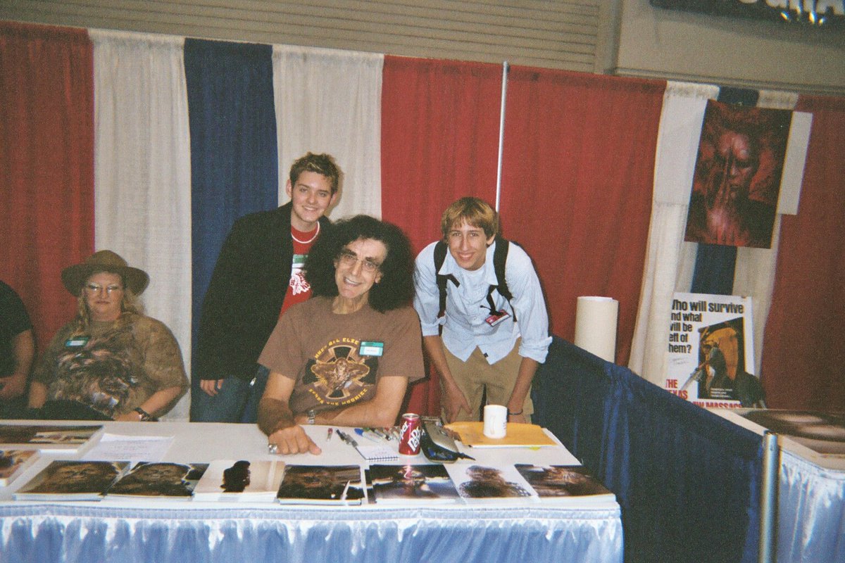 19 years ago I met Peter Mayhew, the one and only #chewbacca shine on you gloriously tall man. https://t.co/Jp2X6a8V4v