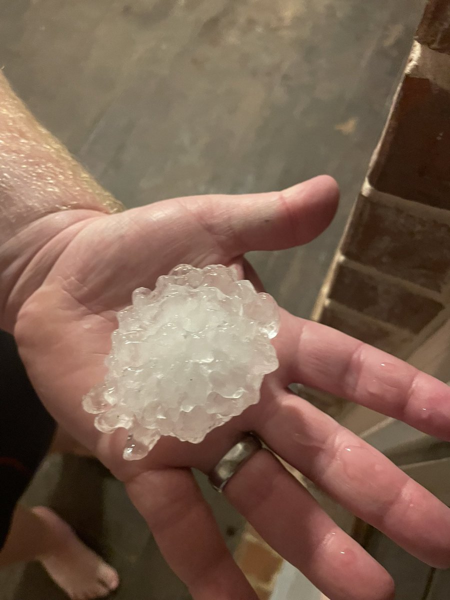 ElizabethSeyer's tweet photo. @wfaaweather Mansfield hail storm! https://t.co/KUuurQUbN6