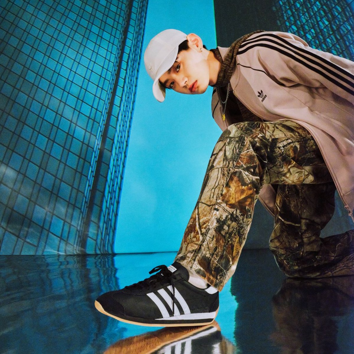 adiOriginalsJP's tweet photo. ⋱🧩#CountryOG 登場👟⋰
オリジナルモデルのクラシックな表情そのままに。
モダンで自由な足元のスタイリングをかなえる。
本日より発売開始 📲👇