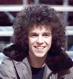 HitMusic70s's tweet photo. Now Playing: The Show Must Go On by Leo Sayer - Listen at https://t.co/inAKQ9dgBg
 Buy song https://t.co/nEQoCB32Ey https://t.co/MjeDUYPzjh