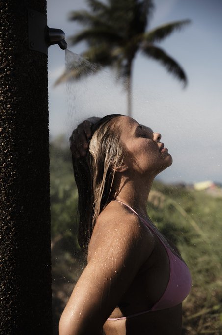 cool down 💦 https://t.co/v6NsVwZBqa