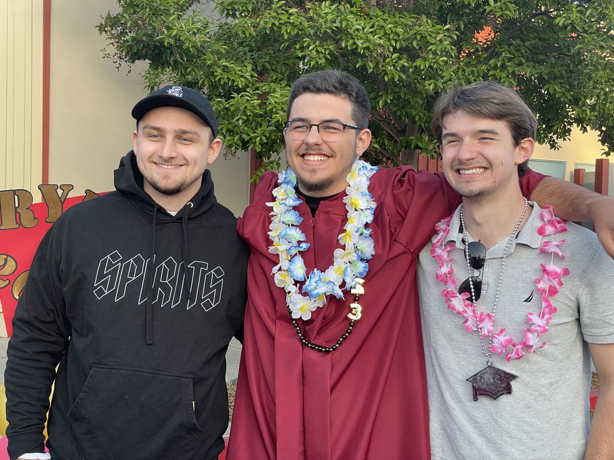 SoMe_PoPo's tweet photo. @yashar This recent HS graduate--at birth his lungs did not inflate, fought the CPAP and popped his lung--I walked into NICU to my infant's resuscitation with an ambu-bag--nurses saved me (and him) with their faith in the resiliency of babies and they were right! ❤️ https://t.co/74Xtdgxpib