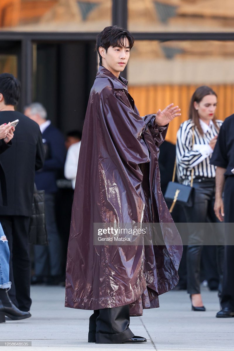 journeyofMT's tweet photo. [HQ by Getty Images] Part 3

Mark Tuan attending Saint Laurent Men’s Summer 2024 show

🔗 https://t.co/AxFFxLYOsV
🔗 https://t.co/IBN1BpqiDU
🔗 https://t.co/fsU98w7tPg
🔗 https://t.co/zNRZI72Juw

MARK TUAN SAINT LAURENT MENS SS24 
#MARKTUANatYSLBerlin 
#MarkTuan_SaintLaurent  
#MarkTuan 
@marktuan 
#SaintLaurent @YSL
