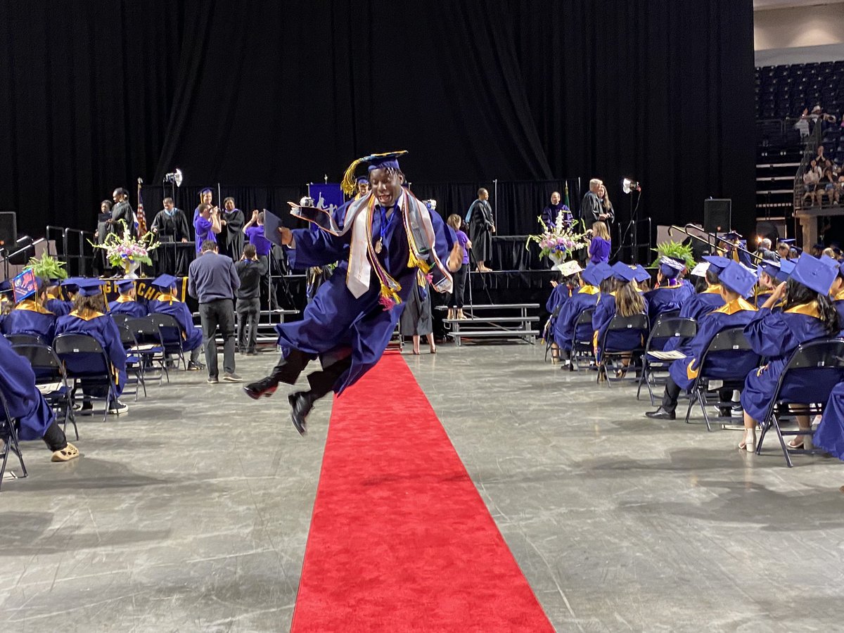 FWPS210's tweet photo. Decatur High School grads, keep pursuing your goals and dream big! #Classof2023 #GatorGrad @TheGoldenGators https://t.co/0TlvSlMZa1