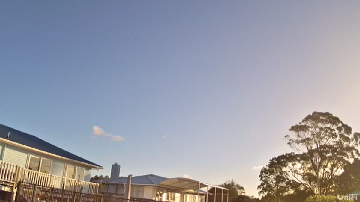 TeAtatuWeather's tweet photo. 👋🤖🤚 It's 15.0°C with 68% humidity.
The wind is 5.8 km/h from SW (gusting 7.6 km/h).
Air pressure is 798.3 hPa and steady.
UV level is low (UV index 0.5).
Sunset: 5:11 PM. https://t.co/XD74dlMXee