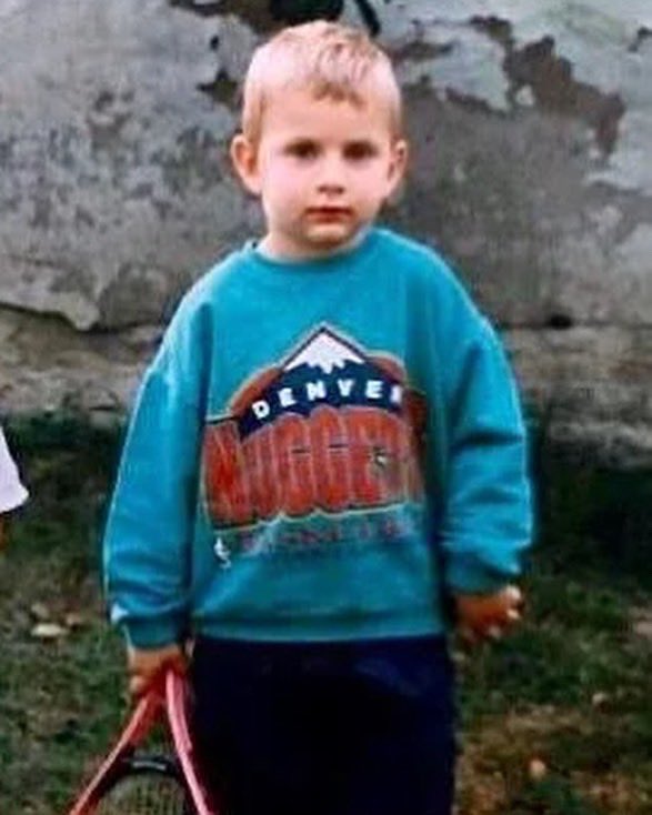 ModernNotoriety's tweet photo. This kid just won an NBA Championship https://t.co/uhX2dVF5Ly