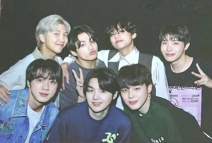 jmlobx's tweet photo. Forever with you my7💜
#10yearswithBTS https://t.co/DUrVdimvIO