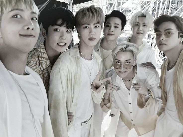 jmlobx's tweet photo. Forever with you my7💜
#10yearswithBTS https://t.co/DUrVdimvIO