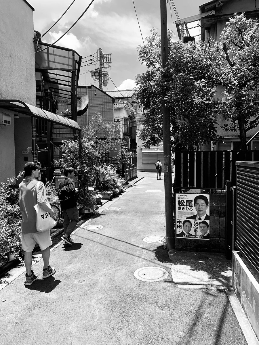 10 mins from one another, these two places illustrate the stark contrast of building typology in Shibuya 

#codeyourowntools #urbanmetabolism #Tokyo #bradshawgasstrust <a href="/TheMSArch/">The MSA</a> <a href="/complexurbanism/">CPU</a> 

<a href="/URAgbodan/">Ulrick Rudy Agbodan</a>