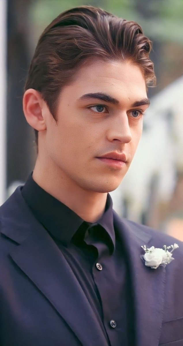 Ashika2404's tweet photo. #HeroFiennesTiffin #josephinelangford #hardinscott #tessayoung #herophine #hessa #aftermovie 

guy she met              guy she made https://t.co/BK6c3Oq2i8