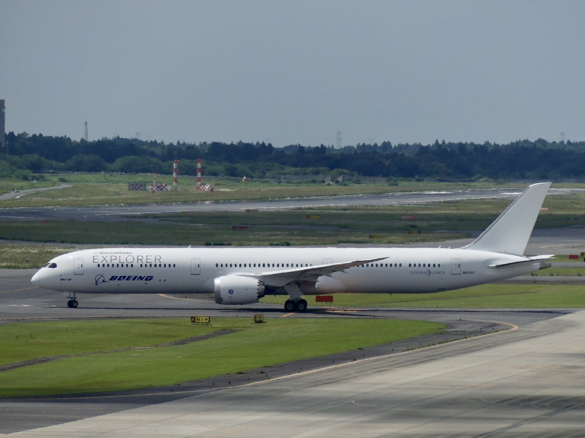 oa40Z59fq1z0DHJ's tweet photo. 今日はカッコいい機体のお見送りをしてきました🤗白いB8さん、新鮮ですね😊
Boeing 787-10 Dreamliner
NRT→SIN
N8290Vさん。
#ecoDemonstrator https://t.co/dZPWkJhcIf