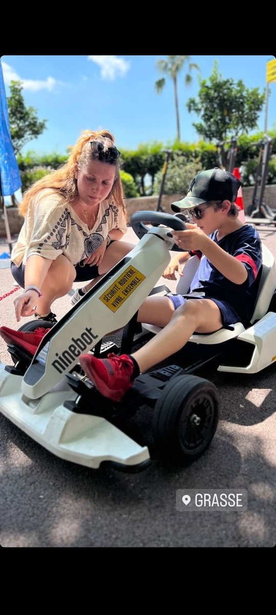 🏎️ Heureuse d'accompagner les enfants présents  aujourd'hui.

🛴 Découverte de l'utilisation des karts  électriques, trottinettes électriques, lors de la Fête des deux-roues à #Grasse.