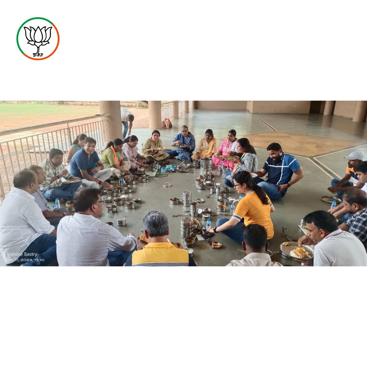 SmtJMOfficial's tweet photo. Celebrating 9 years of #Seva by our Hon’ble Prime Minister Shri. Narendra Modi ji led government through #TiffinPeCharcha.
This initiative is to connect with the people of my constituency.
#9YearsOfSeva #SamparkSeSamarthan #Modi  #BJPGoa #BJYMTaleigao #TaleigaoFirst https://t.co/0Kc7T5NKKf