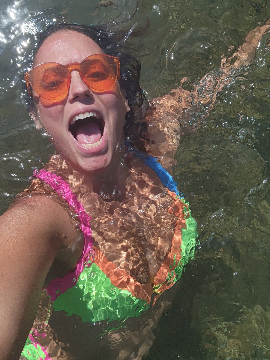 emgaudy3 on Twitter: "lets get wet"