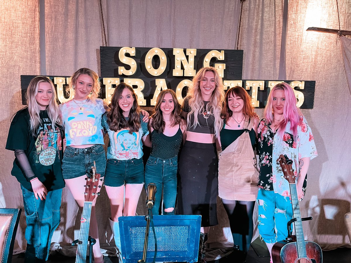 8:30PM SHOW 

These girls killed as per usual! 

Check out the show on our YouTube channel!! 

#LetTheGirlsPlay