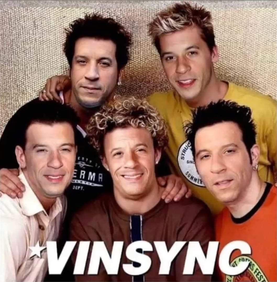 Meg_328_'s tweet photo. . @korndiddy have you seen this.

Because I need you to see this. 

#VINSYNC https://t.co/bmf1WqnEnJ