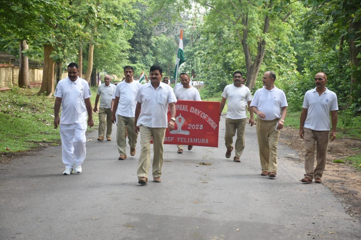 BSF_Tripura's tweet photo. Celebrating the #AzadiKaAmritMahotsav,  80 Bn #BSF #Tripura organised a walkathon and a #yoga event to inculcate patriotism in the hearts and minds of the local border populace. 

#AmritMahotsav 
#FirstLineOfDefence 
#GuardiansOfBorder
#NationFirst https://t.co/TNvpaBQ1Nh