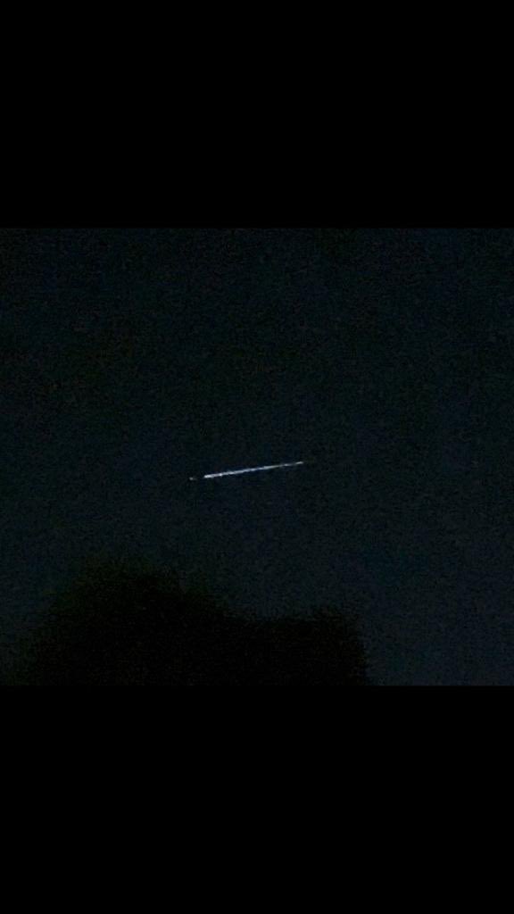 faultyschlong's tweet photo. Anyone in Phoenix, AZ just see the lights? What were those? Hundreds of tiny lights in a line, really poor camera quality tho. Looked way bigger than a plane. Hovered about 20 min before turning away and flying off https://t.co/5VN84CTu0r