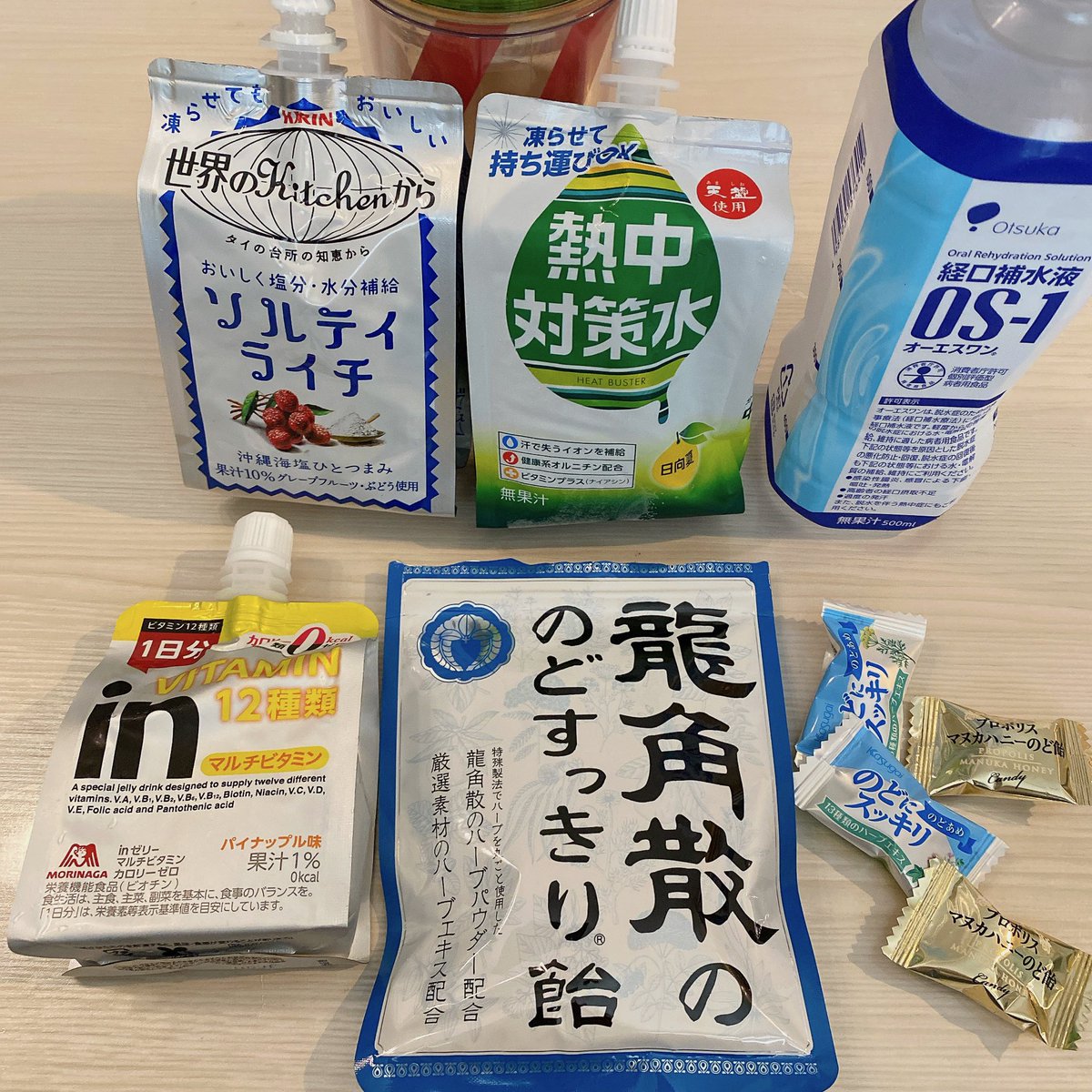 ROOM80772044's tweet photo. コロナきつい😓
4日目まで食べれたもの

ゼリー（吸うタイプ）→神◎
雑炊→キツイ、喉痛い、味感じない
冷やしうどん（細め）→◯
冷やしざるラーメン→後で吐き気
経口補水液　→◎
グリーンダカラ　→◎

龍角散のど飴　→◯
喉が気持ち楽になる

夜が寝れなくて辛い https://t.co/8QZDFtQ8tz