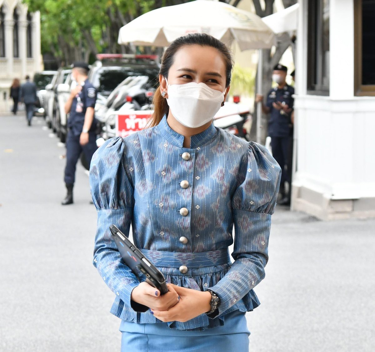 ttraisuree's tweet photo. ก่อนประชุม ครม. เช้านี้ค่ะ https://t.co/xo4fIm4BqH