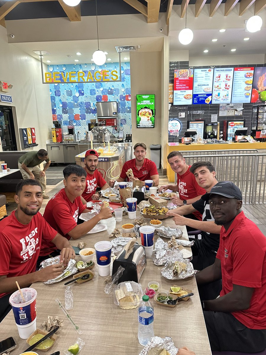 LaredoHeatSC's tweet photo. Our NPSL team players ended a successful day of cheering on our incredible youth teams at their finals in the local league with dinner at @tacopalenque. Teamwork and tacos for the win! 🙌🌮⚽️ #vamoslaredo ❤️🖤 https://t.co/Rwn8k0rTxK