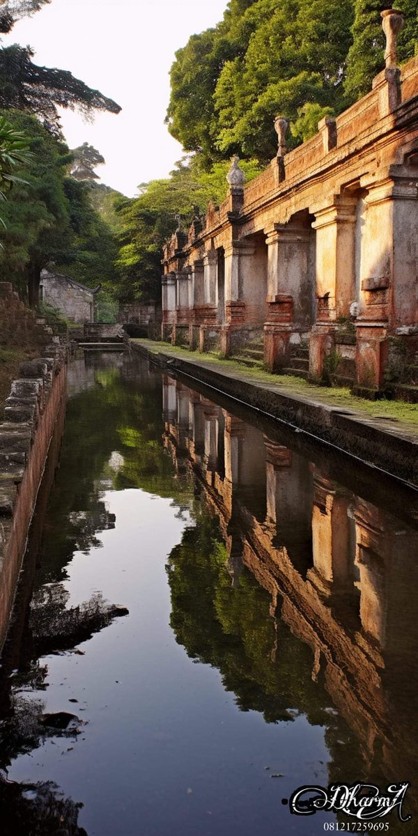 PANDHITADHYASA1's tweet image. 🇮🇩 | 𝙏𝙝𝙚 𝘼𝙩𝙢𝙤𝙨𝙥𝙝𝙚𝙧𝙚 𝘼𝙧𝙤𝙪𝙣𝙙 𝙏𝙝𝙚 𝘾𝙤𝙢𝙥𝙡𝙚𝙭 𝙤𝙛 𝙩𝙝𝙚 𝙆𝙞𝙣𝙜𝙙𝙤𝙢 𝙤𝙛 𝙅𝙖𝙫𝙖 “𝙈𝙖𝙟𝙖𝙥𝙖𝙝𝙞𝙩 𝙆𝙞𝙣𝙜𝙙𝙤𝙢” 𝙞𝙣 𝘼𝙣𝙘𝙞𝙚𝙣𝙩 𝙏𝙞𝙢𝙚𝙨 ⏱️

📌 Trowulan - The atmosphere around the Complex of  Majapahit Kingdom

 #javaheritage #indonesian