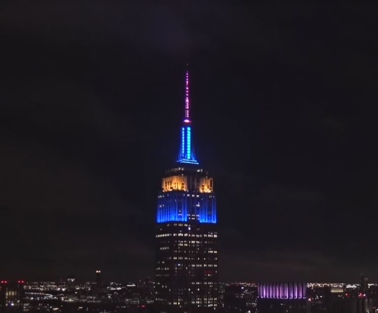 bruceincolorado's tweet photo. Empire State Bldg is Nuggets colors tonight - for real! #GoNuggets @nuggets https://t.co/0J9J4ydqob