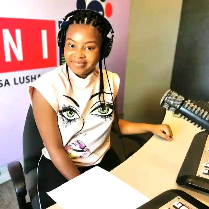 DfMaimela's tweet photo. @Terrimudau @Terrimudau @Phalaphala Ubva Pretoria Soshanguve Kha 100.1mhz hayani ndi Ha-Mashamba Tshivhuyuni.(Ha-Makulana).

#TAG_Rine Maswole a Twitter Ro Novha Fhano💃🔥📻🏁

#TAG_Vhandilani 6to9🖥️na Terry The Big Dude Mudau na #Confey😛😊❤️#Ndila ndi nthihi The Big dude🕺🎼🥁🎙️🎚️ Ekwee! https://t.co/8XZ9jQziO3