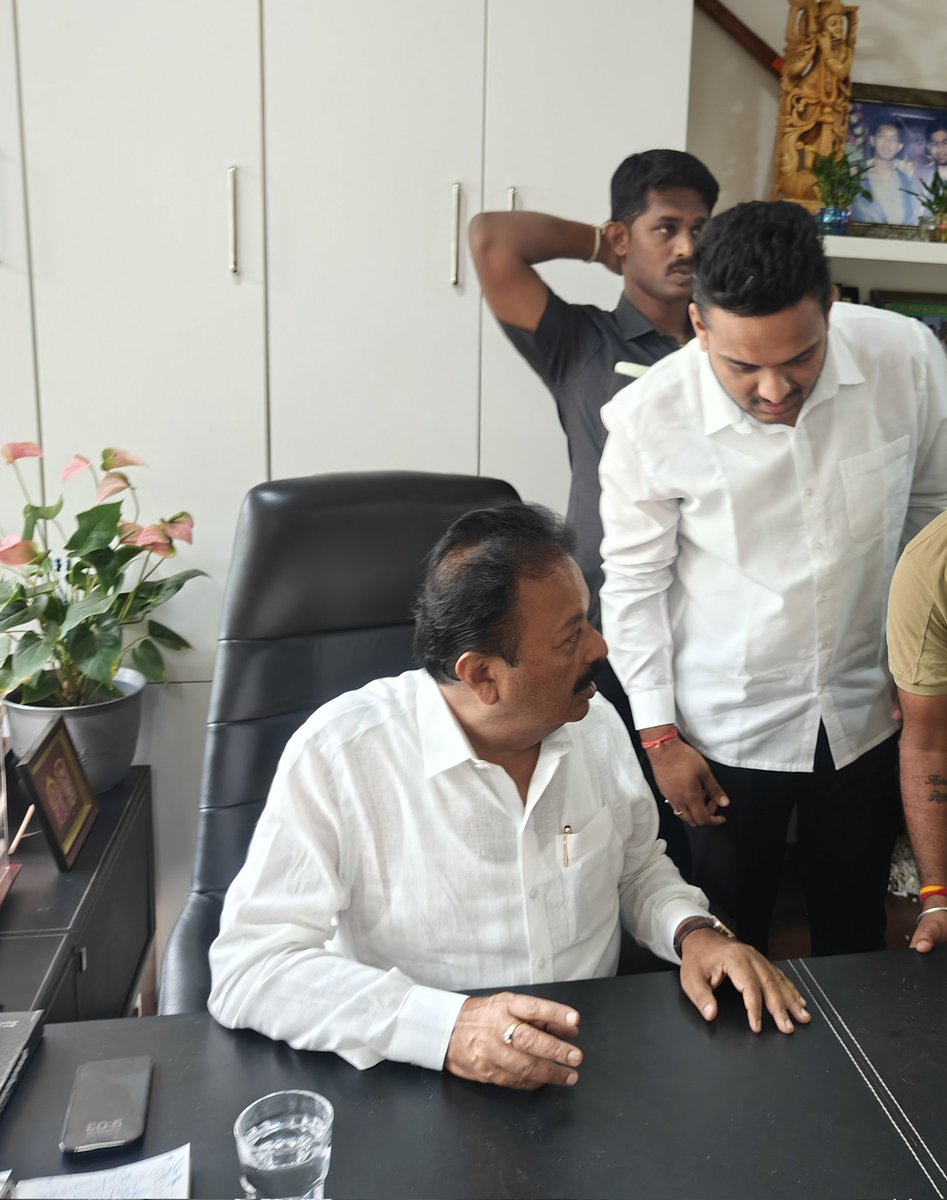 DHARMENDRA__KC's tweet photo. Karnataka Agriculture Minister Cheluvarayaswamy https://t.co/ungD4O7Byw