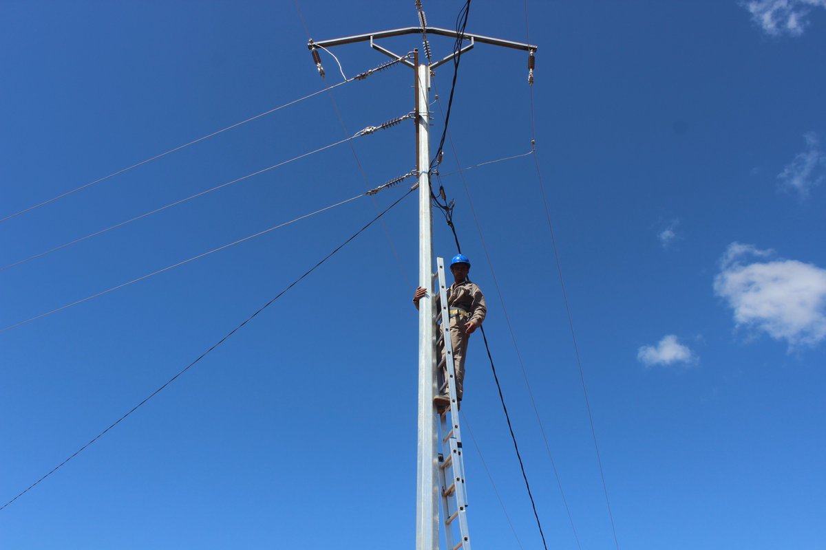 PowerAfricaUS's tweet photo. Congrats to our Madagascar #MiniGrid grantee, Hydro Engineering Studies & Achievements, who inaugurated its #HydroPowered #MiniGrid network extension to Tsarazaza & Fandriana this week! The project has already connected 300+ rural households to #Electricity ⚡💡
@USAIDMadagascar https://t.co/ahEBmYCZjh