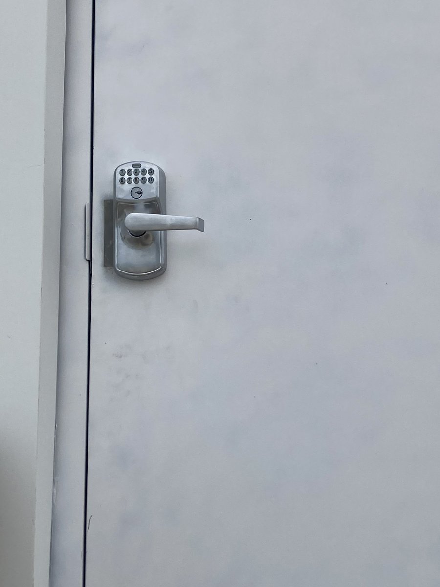 CRLocksmithing's tweet image. Retrofit Schlage Push Button Lever with auto-locking function.

#keyprogramming #lostcarkeys #keyservice #carkeyslocksmith #residentiallocksmith #carremote #automotive #cedarrapidslocksmith #lockedkeysincar #lockout #unlockhouse #iowa #cedarrapidsiowa #cedarrapidslocksmithing