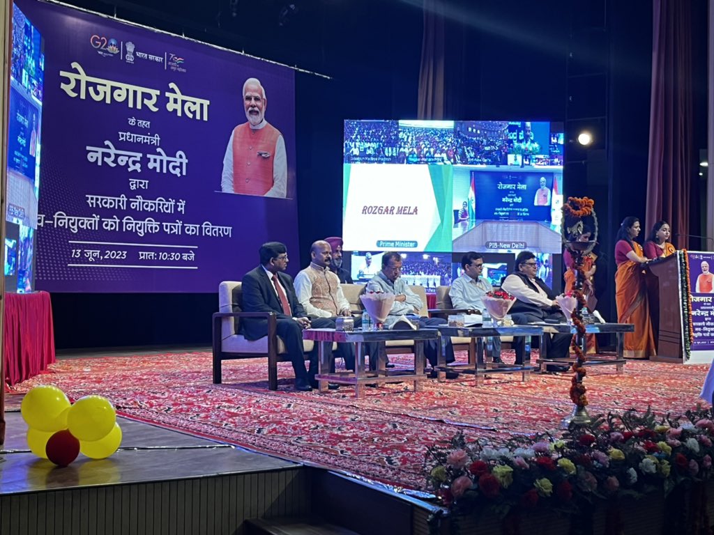 PIBChandigarh's tweet photo. The nation is abuzz with enthusiasm as the #RozgarMela is set to witness the distribution of appointment letters by Prime Minister Narendra Modi to new recruits. 

In Patiala, Union Minister @SomParkashBJP is present to personally handover the letters of appointments. https://t.co/R4x1pQL25a