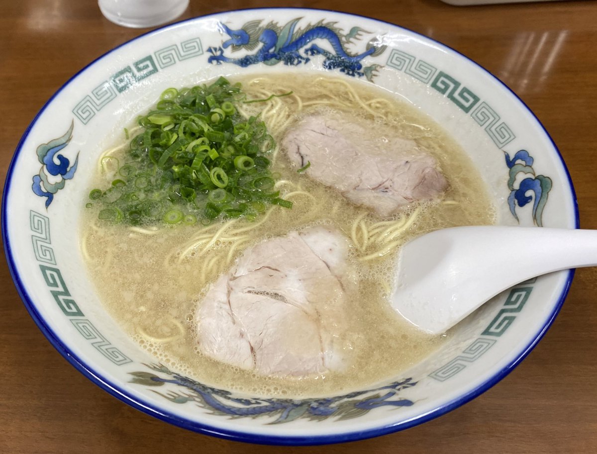 Yama0194's tweet photo. ウマぁぁぁ

半身浴するからラーメン
0キロカロリーなはずw https://t.co/AOqtbxAipP