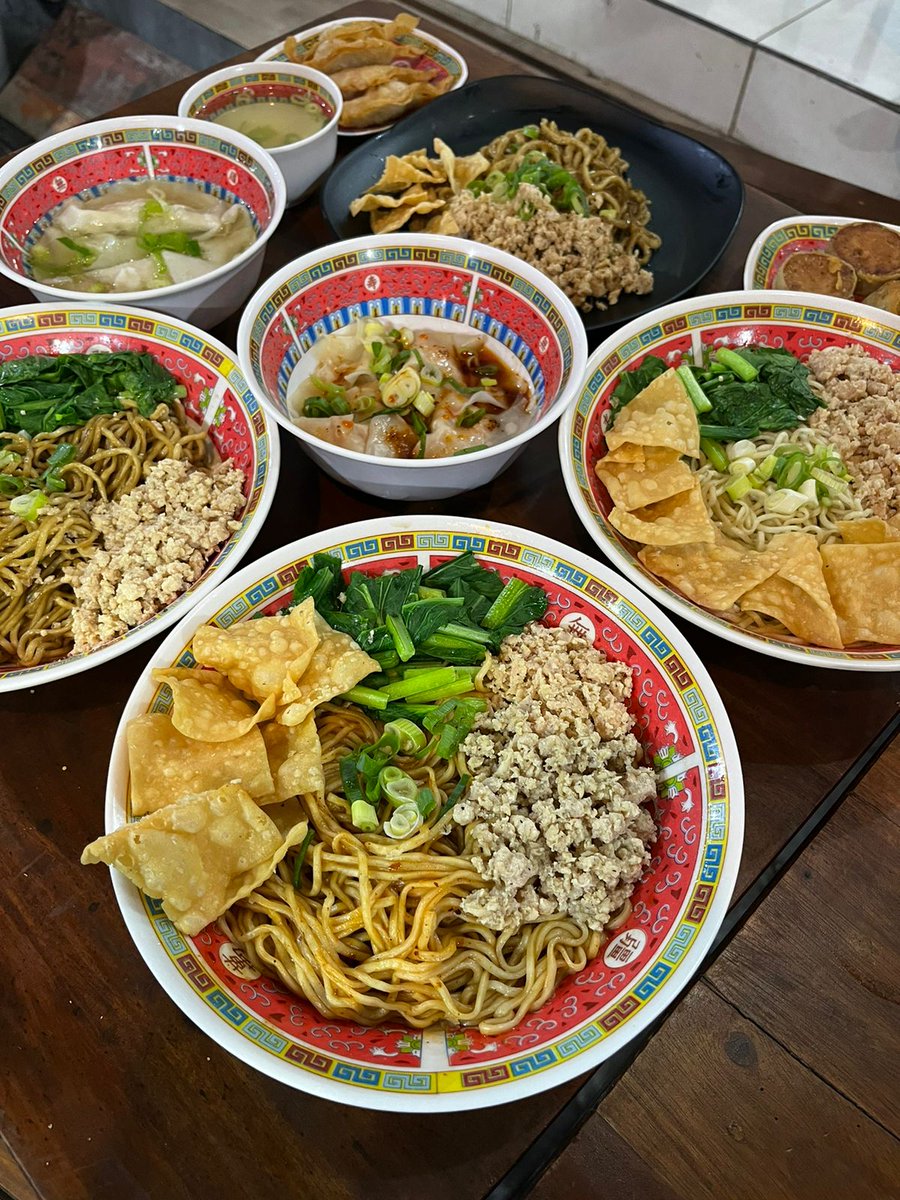 Mie Sentosa UNS
Kedai mie dan pangsit
Jl. Kabut no. 82 (depan sekertariat HMI) Jebres, UNS
Baru banget buka hari ini, ga usah jauh jauh ke UMS sekaraaang 😁😁😁
Monggo mampir, ditunggu

Nyuwun RT an mas mas kuuuuhh 🙏😁😁
<a href="/mahasiswaUNS/">University of Life</a> <a href="/txtfromsoc/">txtdarisolo • MinsolSOC</a> <a href="/UNSfess_/">11FESS🟢MENYALA🔥</a>