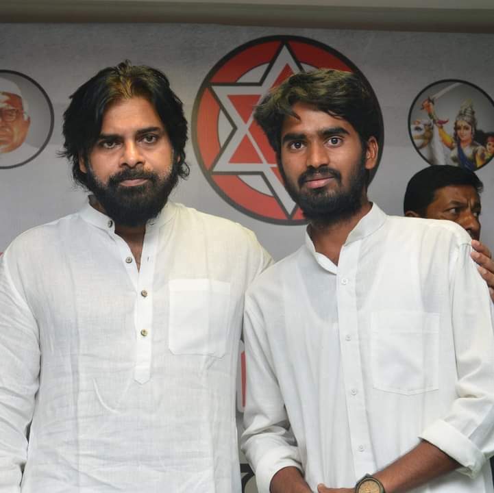 PavankumarLanda's tweet photo. #కోటబొమ్మాళి మండలం @JanaSenaParty అధ్యక్షులు, @PawanKalyan గారి సిద్ధాంతాలను నిజాయితీగా పాటించి ఆశయాల సాధనకు నిస్వార్థంగా పనిచేస్తూ పార్టీ బలోపేతానికి అహర్నిశలు కృషి చేస్తున్న నిస్వార్థ జన సైనికుడు అన్నయ్య పాగోటి అనీల్ కుమార్ @JSPAnilKumar కు జన్మదిన శుభాకాంక్షలు https://t.co/gPrkcGLob9
