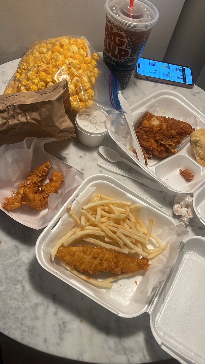 chucktripp74's tweet photo. Damn, just got in to LA and first stop, @pioneerchickenn  Made it just before closing. Get to the hotel and the extra sauce I asked for wasn’t in the bag. No sauce of any kind, not for the fish, no bbq for the strips, not even ketchup for the fries. #disappointed #sadfatboy https://t.co/JRcgoQajmw