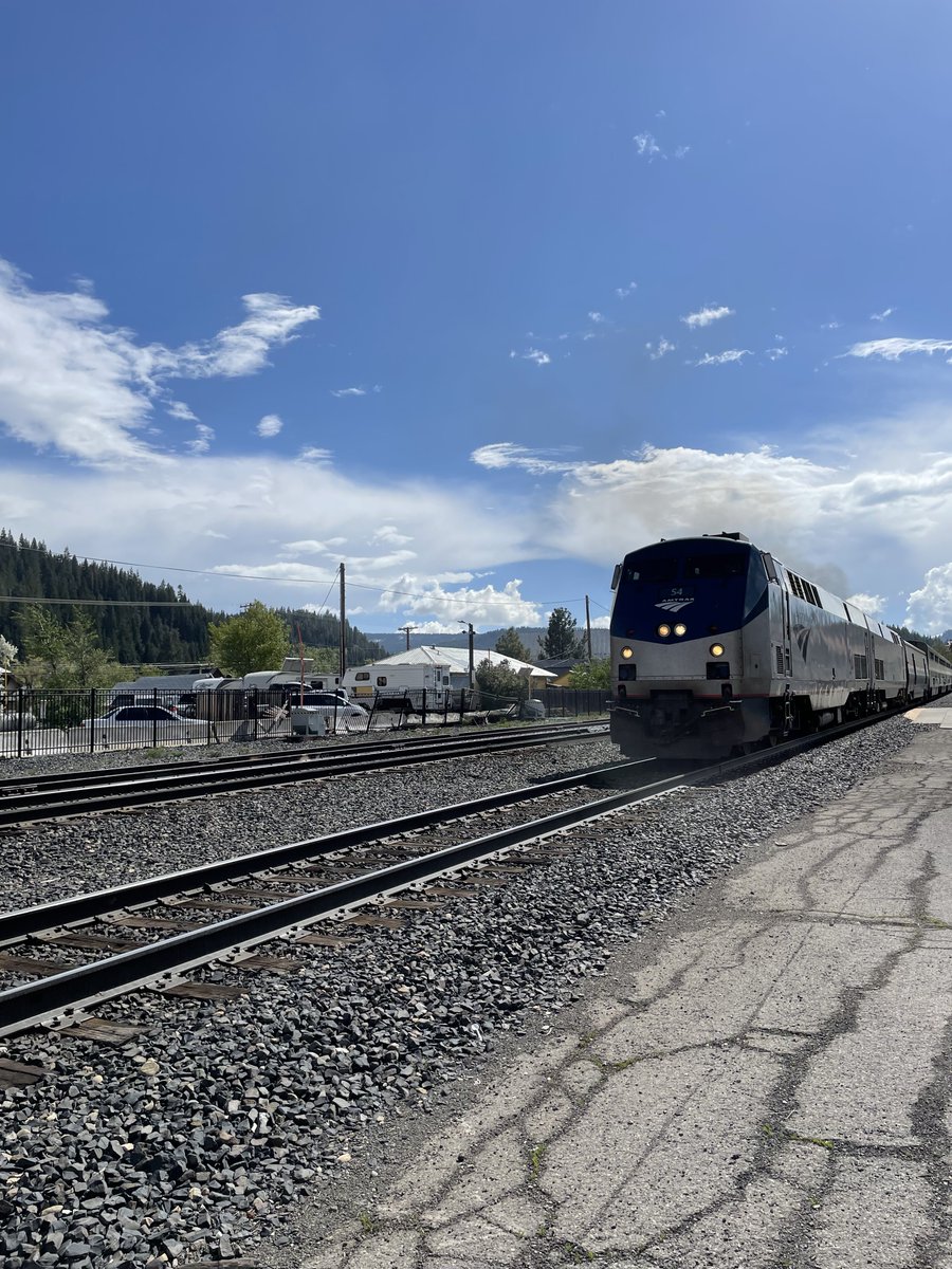 SISeneviratne's tweet photo. A few pictures of train travel in the US :-) Traveling by train from California to Colorado &amp; back is absolutely doable and stunning (!). @Amtrak is much better than what most people seem to assume: Very comfortable trains, generally on time, and a beautiful observation car. https://t.co/mlj1ItZdk9