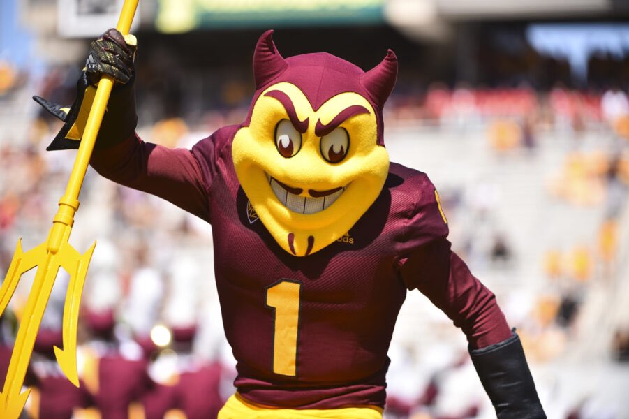 Kainoa Tausaga Davis (@kainoadavis3) on Twitter photo After a great conversation with <a href="/KennyDillingham/">Coach Dillingham</a> and <a href="/VinceAmey/">Vince Amey</a> , I am very blessed to have received an offer from. Arizona State University! #ForksUp #AG2G <a href="/MDFootball/">Mater Dei Football</a> <a href="/giant_skillz/">Giant Skillz Athletics</a> <a href="/TheRealCoach_6/">Marcus Abbott</a> <a href="/BrandonHuffman/">Brandon Huffman</a> <a href="/GregBiggins/">Greg Biggins</a> After a great conversation with <a href="/KennyDillingham/">Coach Dillingham</a> and <a href="/VinceAmey/">Vince Amey</a> , I am very blessed to have received an offer from. Arizona State University! #ForksUp #AG2G <a href="/MDFootball/">Mater Dei Football</a> <a href="/giant_skillz/">Giant Skillz Athletics</a> <a href="/TheRealCoach_6/">Marcus Abbott</a> <a href="/BrandonHuffman/">Brandon Huffman</a> <a href="/GregBiggins/">Greg Biggins</a>