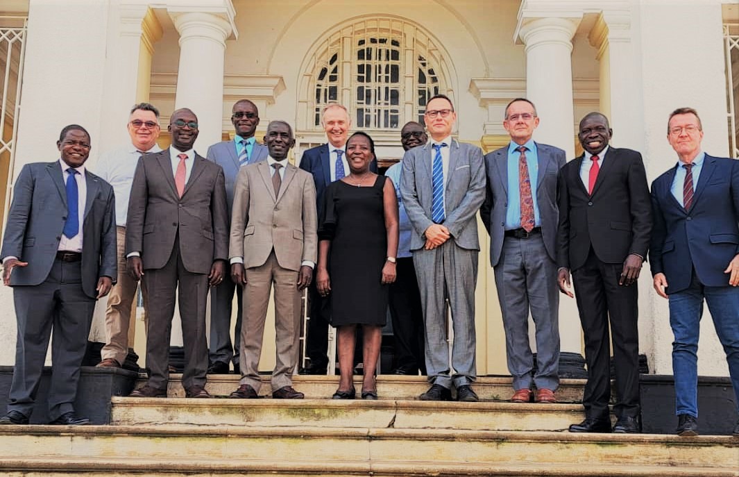 ROBUST_DeSIRA's tweet photo. [#Cooperation] 🇺🇬🇫🇷On Thursday May 18th, a scientific cooperation agreement has been signed between Yona Baguma @narouganda &amp; Thierry Lefrançois @Cirad in the presence of Yves Mercier @FrenchEmbassyUg Patrice Grimaud @Cirad Fabrice Pinard &amp; Pierre Marraccini #ROBUST☕️ https://t.co/yu8AywrRlY