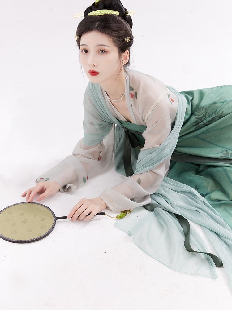 Beautiful_Hanfu's tweet photo. 唐制汉服 
Hanfu of Tang Dynasty style 

#ChineseCostume #中国风 #中華風
 #Chinese_style #hanfu_challenge
#汉服 #漢服 #한푸 #hanfu https://t.co/gaOqsvzQ16