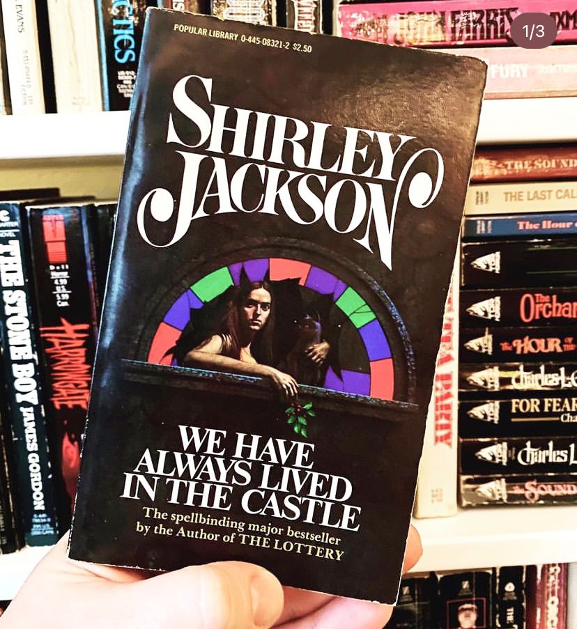 As the years go on I sometimes feel the great #ShirleyJackson will be more remembered for #WeHaveAlwayaLivedintheCastle, her last, than for (admittedly classic) #HauntingofHillHouse. Anyway, this is a mid-1970s edition with cover art by William Teason

#PaperbacksfromHell