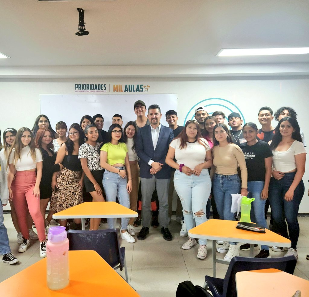HAEmiliano's tweet photo. Sin duda uno de los mejores grupos con los que me ha tocado trabajar en la @udg_oficial @cutonala la clase de Derecho Constitucional, les deseo el mayor de los éxitos en su proceso de formación profesional! #UDG #Cutonala #Jalisco #México #CulturaDePaz #Educación #Justicia https://t.co/HTYFjCgnM9