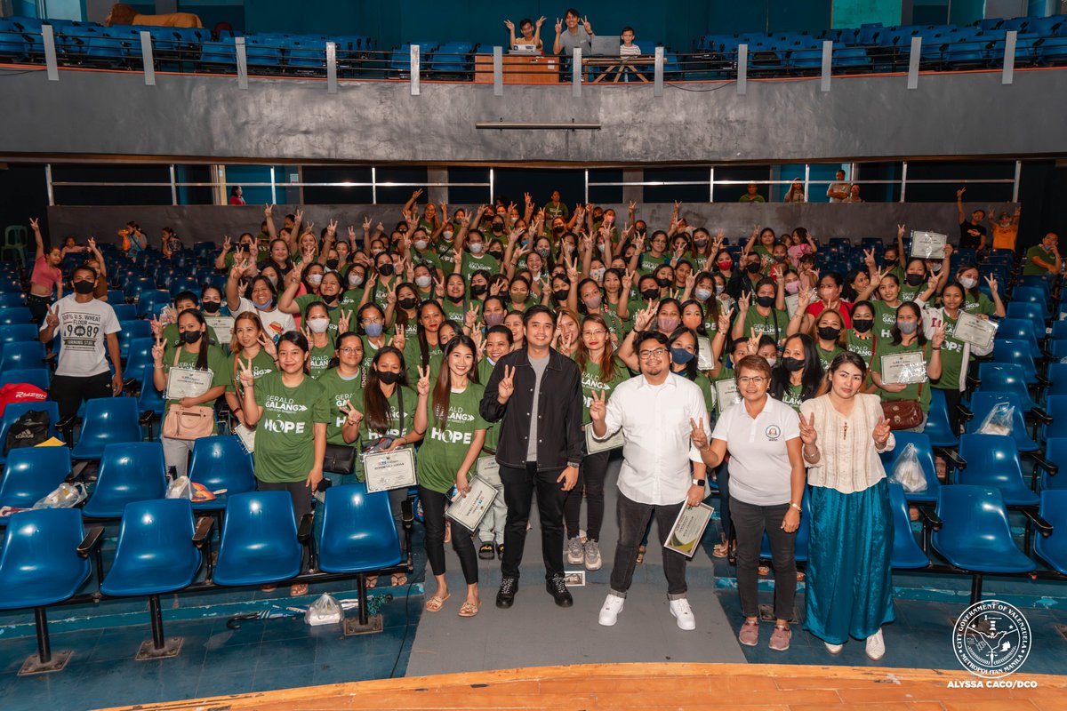 valenzuelacity's tweet photo. Livelihood Opportunities for #PamilyangValenzuelano!

IN PHOTOS: The Honest Opportunities for Philippine Entrepreneurs (HOPE), in partnership with the Office of Coun. Gerald Galang, turned over business franchises by Project HOPE for #PamilyangValenzuelano last June 10, 2023. https://t.co/AOHsNPoPDo