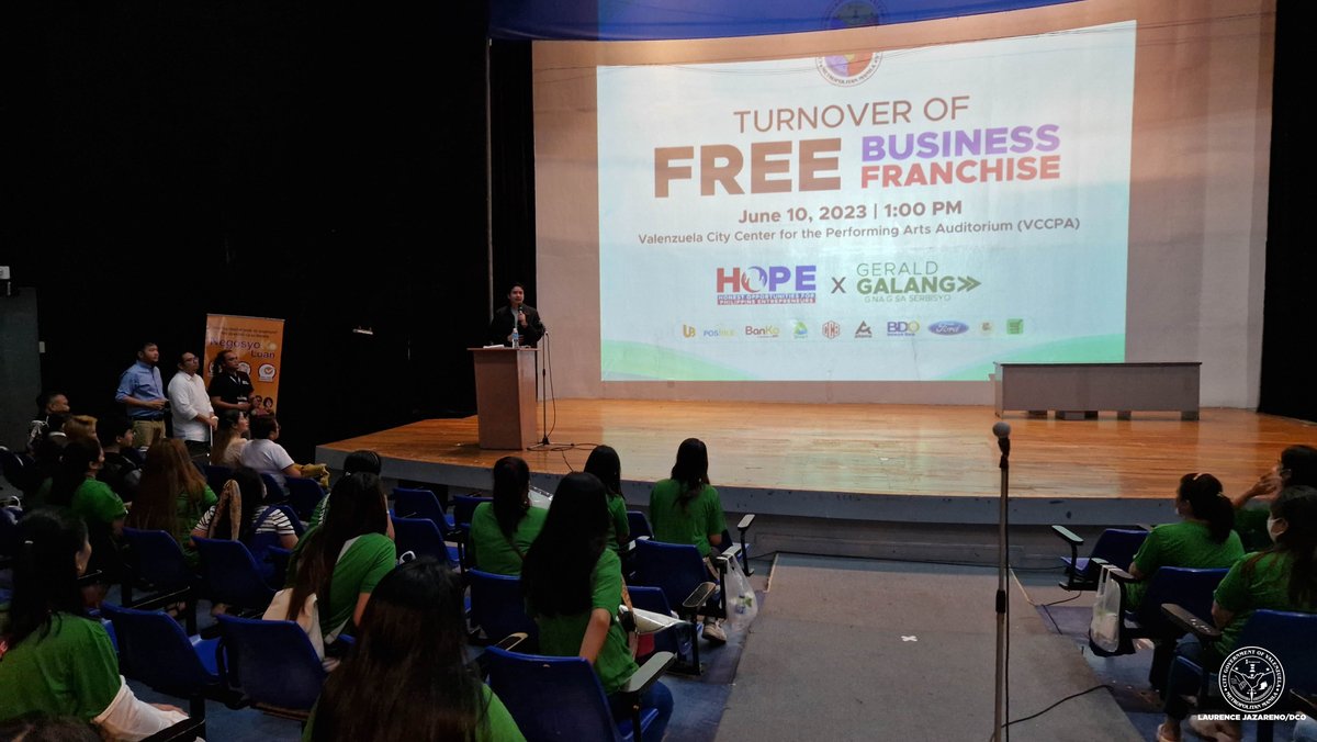 valenzuelacity's tweet photo. Livelihood Opportunities for #PamilyangValenzuelano!

IN PHOTOS: The Honest Opportunities for Philippine Entrepreneurs (HOPE), in partnership with the Office of Coun. Gerald Galang, turned over business franchises by Project HOPE for #PamilyangValenzuelano last June 10, 2023. https://t.co/AOHsNPoPDo