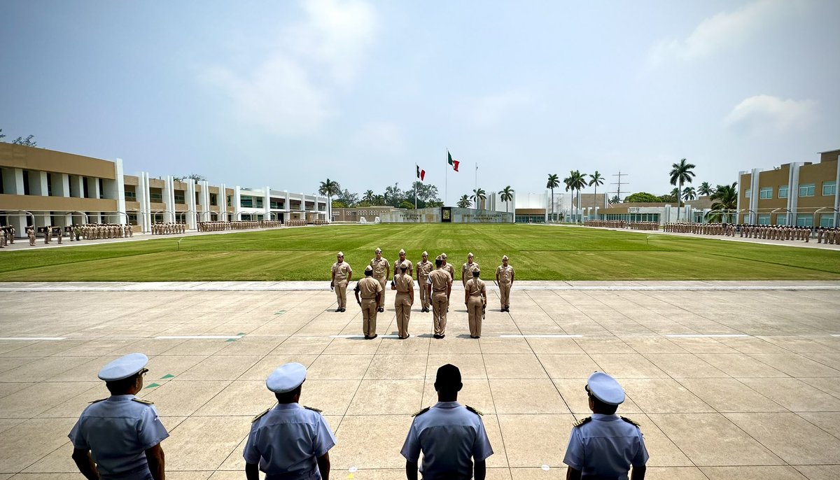 IvanStudio's tweet image. Un placer participar en la sesión ASIS Cap. Puebla Sureste en Veracruz con la conferencia “El #PoderMarítimo de México en el ámbito hemisférico”.
Agradezco a las autoridades de la Heroica Escuela Naval Militar; siempre es un honor regresar❤️🇲🇽⚓️ 
#MyAsis #PoderNaval #SupplyChain