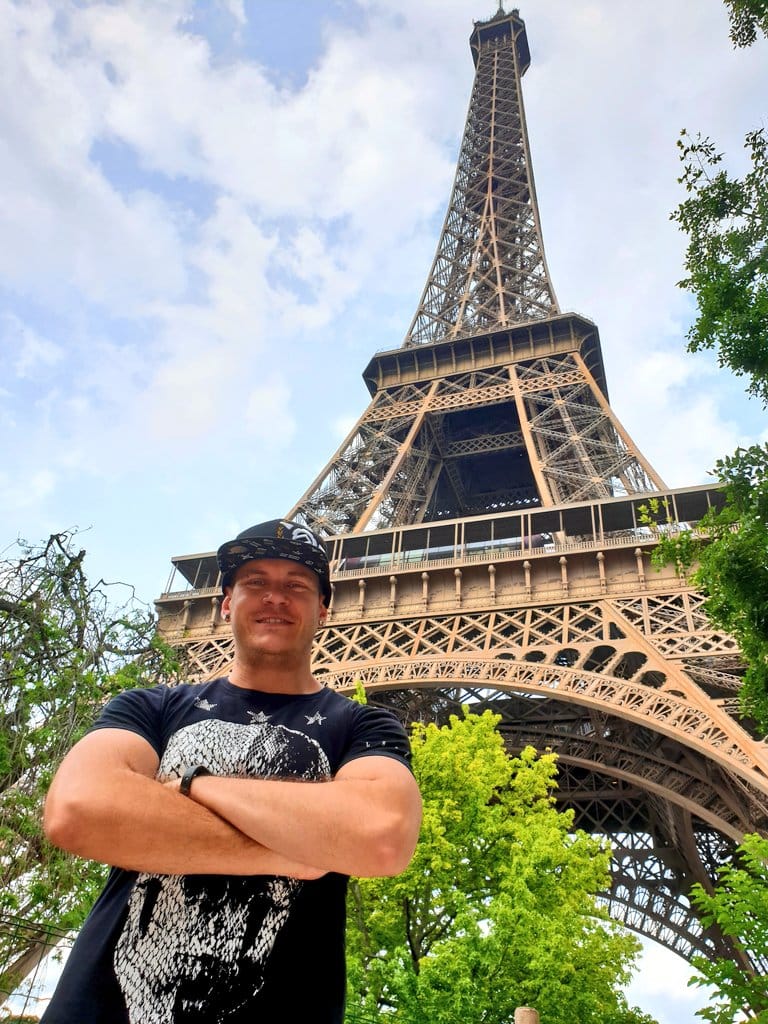 V8Sheppard's tweet photo. ~ INTERNATIONAL NEWS ~

I am so stoked to share that the French rights to my first novel INVISIBLE BOYS have been sold, with the book to be translated into French and published in France, Belgium, Switzerland, Luxembourg and Quebec! 🥳🥳

ALLONS-Y! 🇫🇷 🇫🇷 https://t.co/rq8teFOt9v