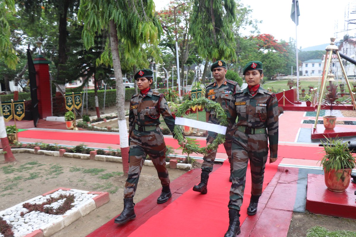 official_dgar's tweet photo. ASSAM RIFLES PAYS HOMAGE TO BRAVEHEART IN MANIPUR
Mantripukhri Battalion of #AssamRifles, organised a wreath laying ceremony at Unit War memorial on 11 Jun 2023 for Nk/GD (Late) Jang Bahadur Mall who made the supreme sacrifice in the line of duty on 11 Jun 1956.
@HMOIndia https://t.co/V83LNoQ1zM
