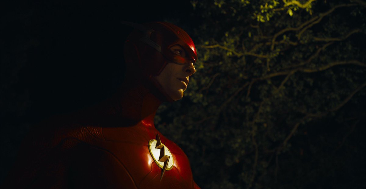 jordnjnes's tweet photo. I’ll say this: don’t go in with unrealistic expectations, &amp; don’t compare it to other films. It’s in a league of its own. 

#TheFlash has action scenes that feel ripped STRAIGHT OUT of a comic book panel, emotional moments that are enough to make your eyes water &amp; HUGE surprises. https://t.co/0Poxry5glj