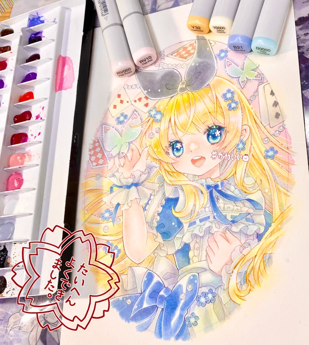 #グラッドアリス展2 【アリスと蝶】完成しました。ふんわり蝶と遊ぶイメージで描きました。ぐるりパールの額がきっと合うはずさて!額装終わり!!残りはドローイング3枚ラストスパート頑張ります(ง •̀_•́)ง #イラスト #コピック