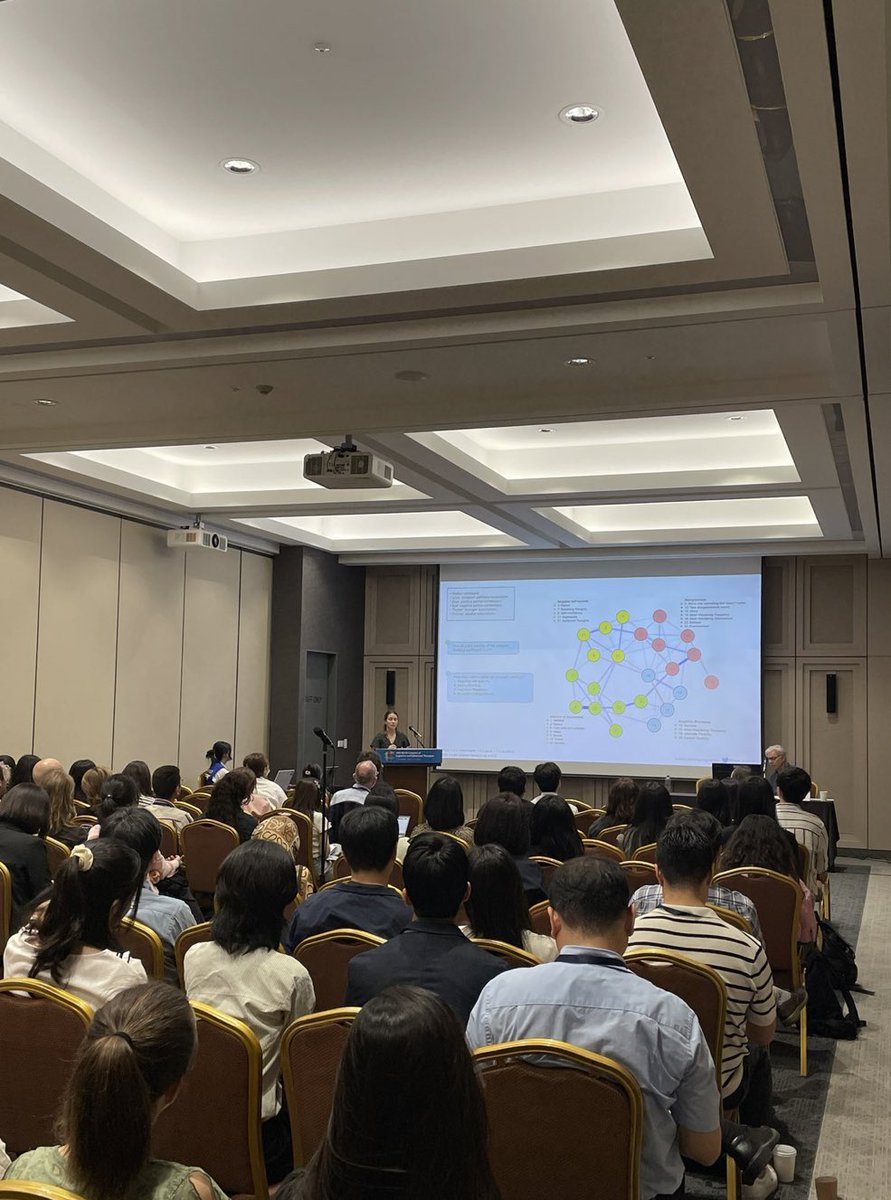 Last stop! Seoul for #WCCBT where I presented my PhD research on cognitive flexibility, anxiety and mind-wandering. 🤓